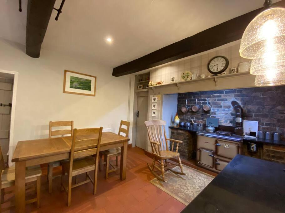 אוסווסטרי Farmhouse Cottage Set In Beautiful Countryside מראה חיצוני תמונה